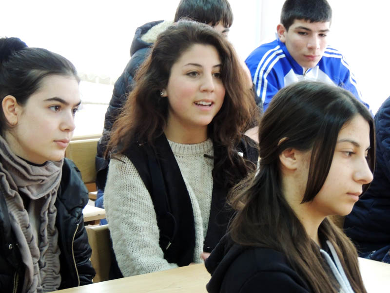 Валентина (в середине) Валентина (в середине)