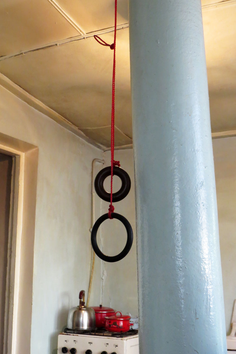 Это придумал и сделал младший сын, чтобы мать могла бы быстрее восстановиться после инчульта.