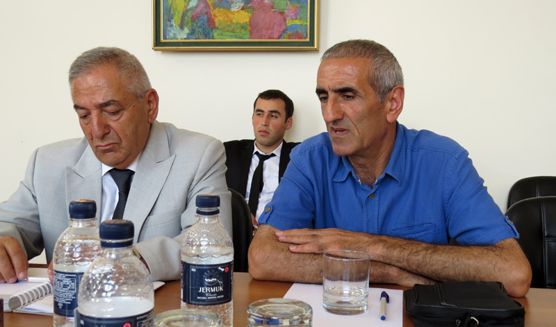 Ким Габриелян, пресс-секретарь Генпрокуратур (справа) За последние 5 лет были сняты с должности трое верховных судей и один прокурор Генеральной прокуратуры