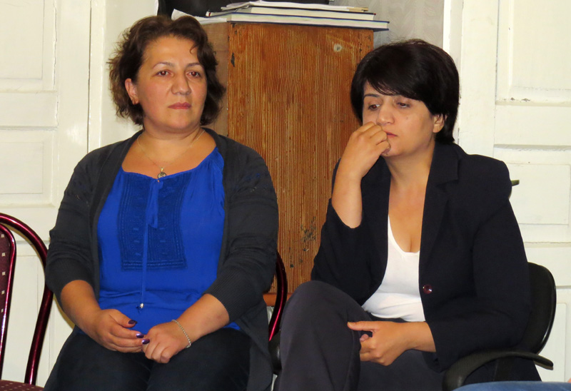 Слева на право: Алвард Григорян, корреспондент 