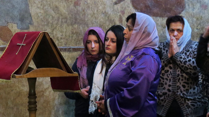 Солистки церковного хора исполняют шараканы. Солистки церковного хора исполняют шараканы.