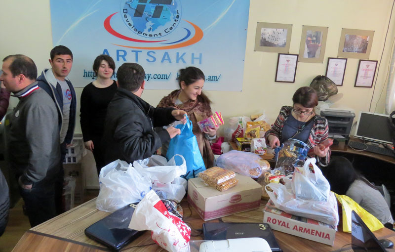 На полу уже не было места, решили разложить на столе.