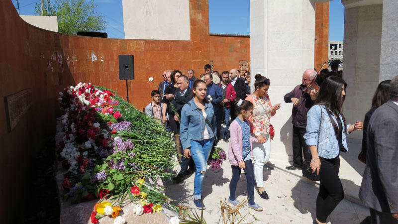Представители властей НКР, духовенства, общественности, жители города Степанакерта почтили память безвинных жертв Геноцида. Мемориальный комплекс Степанакерта. 24.04.2016г. Представители властей НКР, духовенства, общественности, жители города Степанакерта почтили память безвинных жертв Геноцида. Мемориальный комплекс Степанакерта. 24.04.2016г.