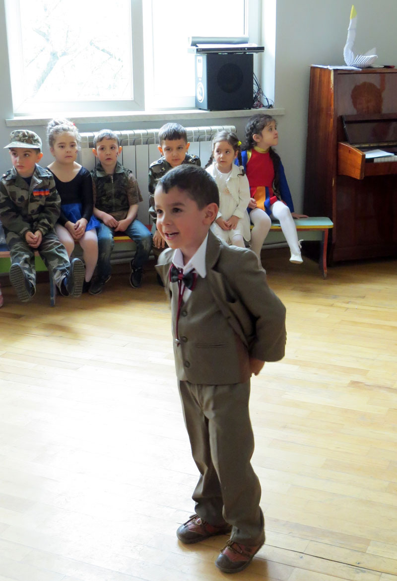 Утренник в Степанакертском детсаду. Утренник в Степанакертском детсаду.