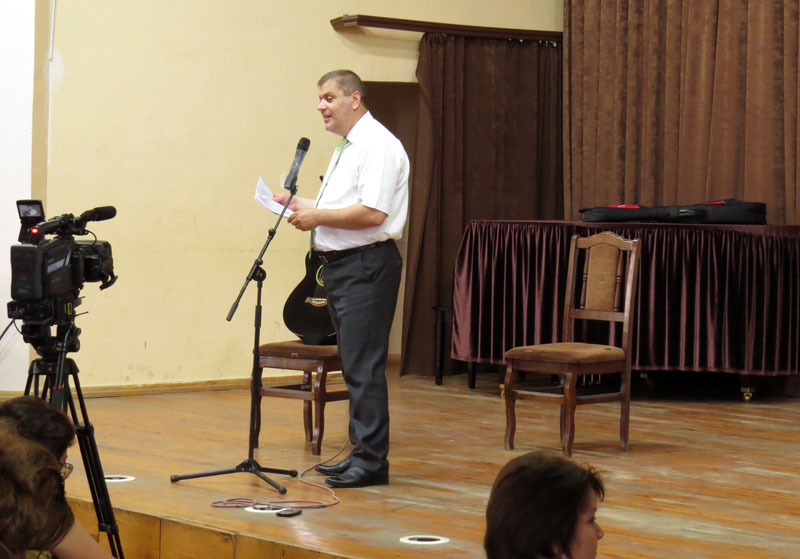 Сейран Карапетян прочитал стихотворение, посвящённое русскому языку.