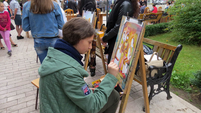 Мариам Газарян. Работа «Армянские женщины. Разговор». Детско-юношеский центр.