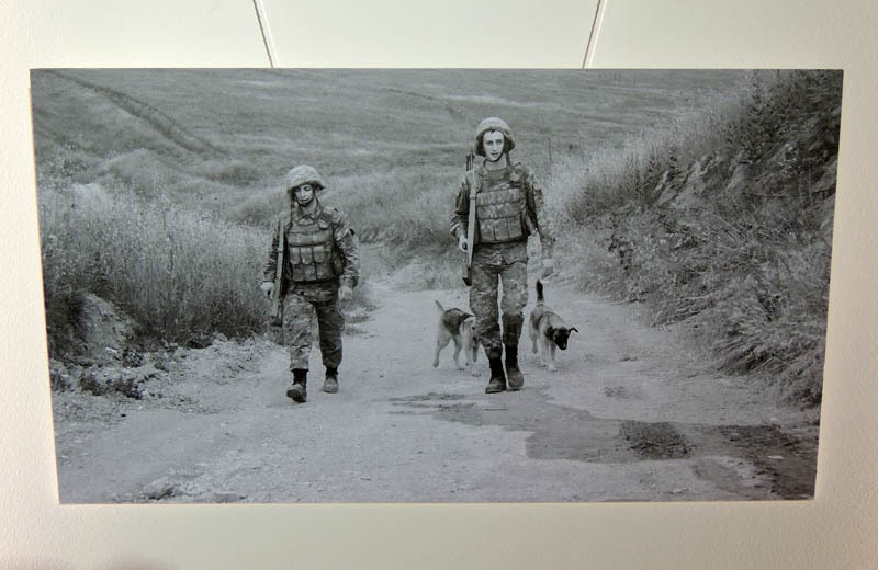 Линия фронта. Фотосюжет выставки. Линия фронта. Фотосюжет выставки.