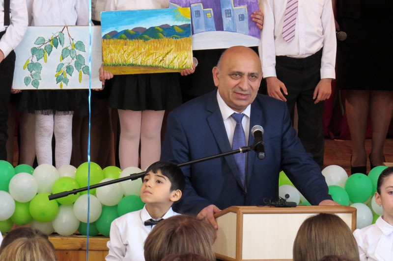 Министр образования, науки и спорта НКР Слава Армикович Асрян.