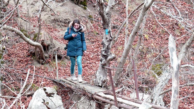  У нашей спутницы не было никакого страха и она решила с нами пройтись по этому маршруту, объяснив нам, что с горами она на 